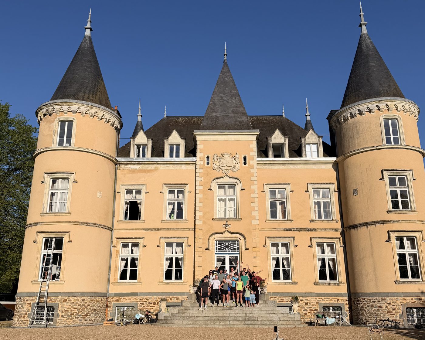 De groep van de vorige editie voor het château