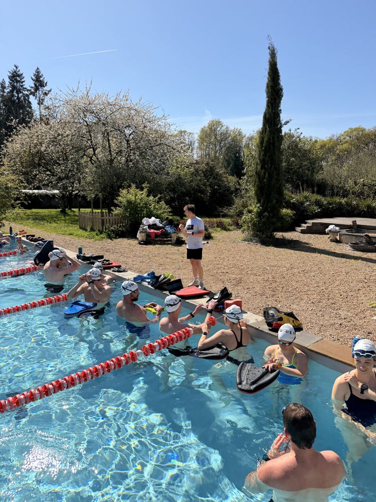 Zwemtraining in het buitenzwembad van het domein